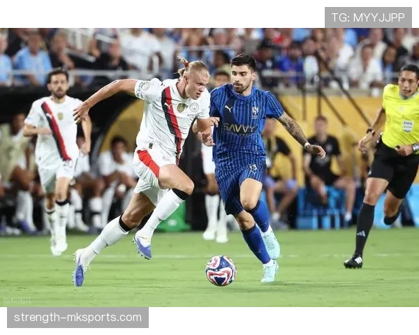 哈兰德冷静点球破门助球队逆转取胜状态回升