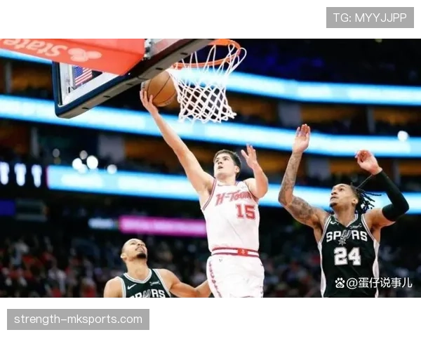 戈贝尔利用挡拆防守制造错位提升内线防守效率