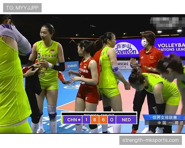 袁心玥训练间的饮料不是水，是拿铁，这得多休闲到家了吧？